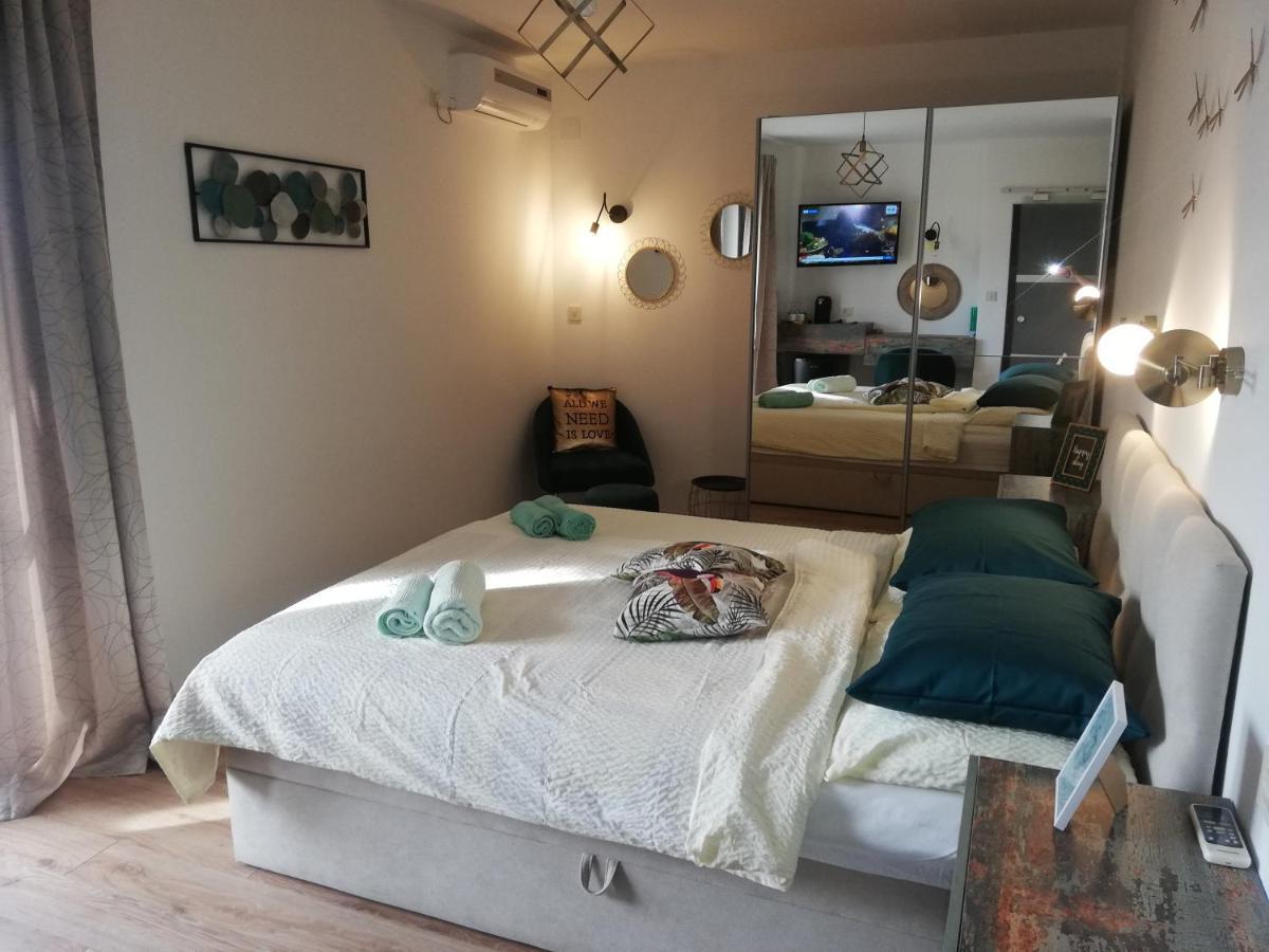 Riviera Rooms And Apartments Palit エクステリア 写真
