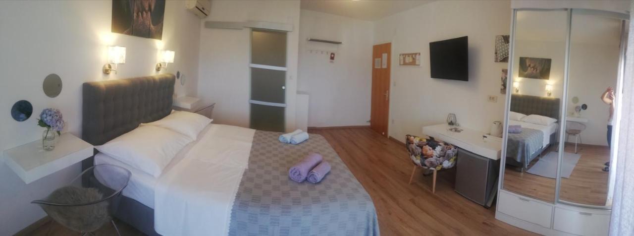 Riviera Rooms And Apartments Palit エクステリア 写真