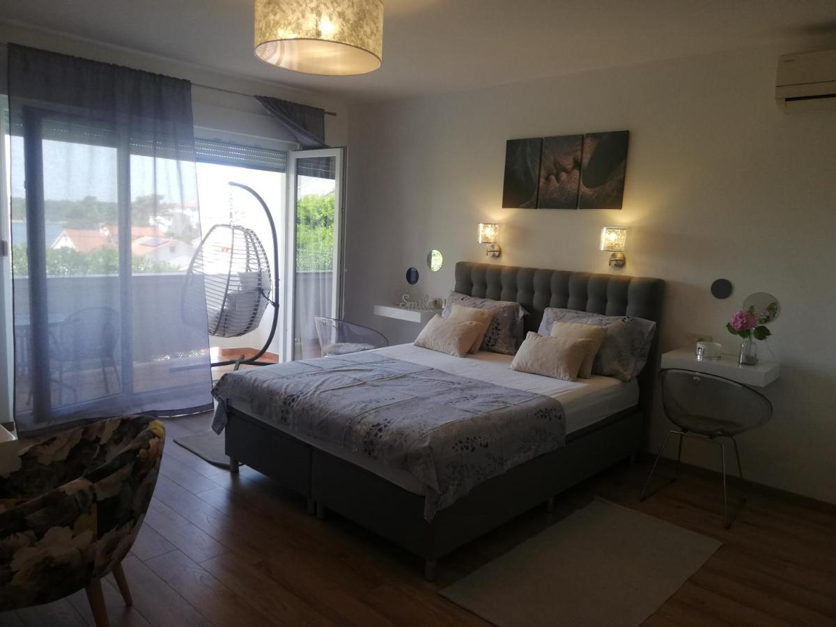 Riviera Rooms And Apartments Palit エクステリア 写真
