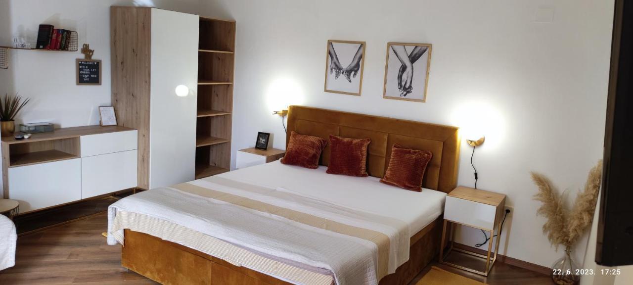 Riviera Rooms And Apartments Palit エクステリア 写真