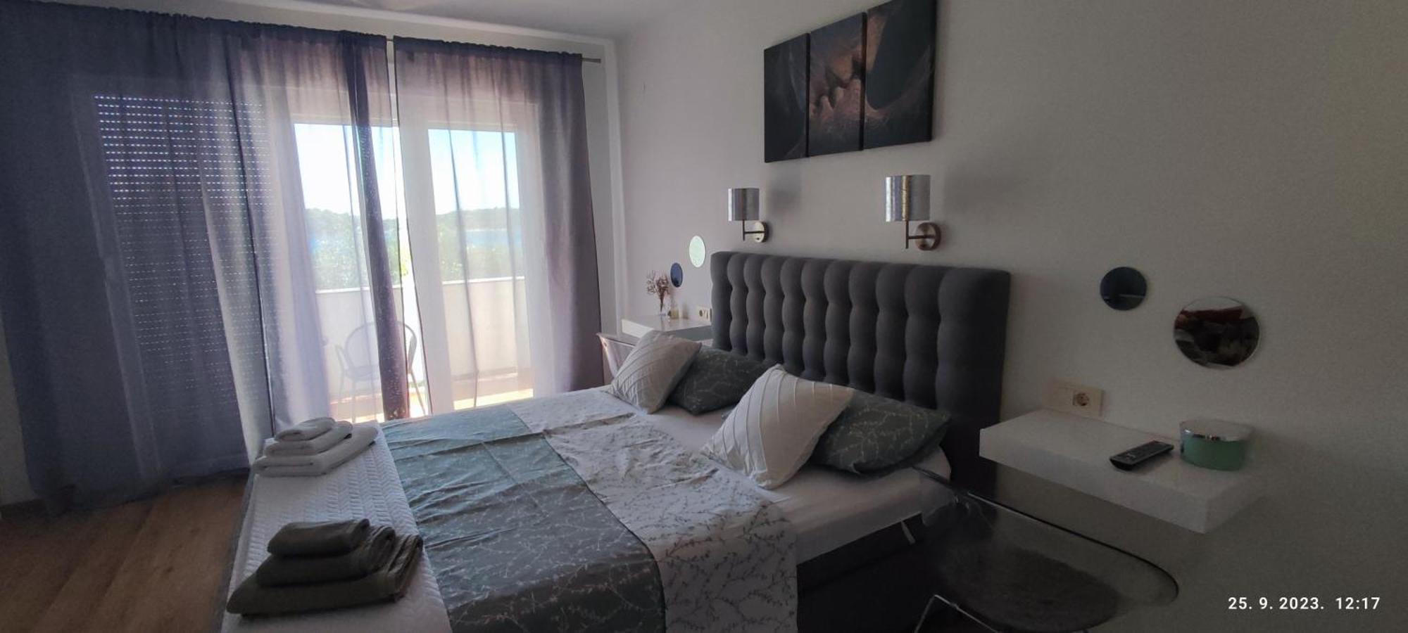 Riviera Rooms And Apartments Palit エクステリア 写真
